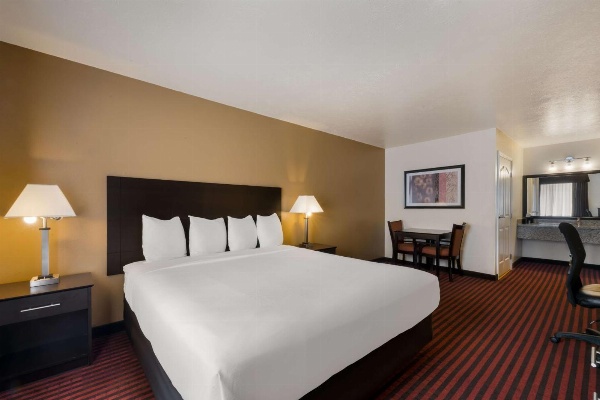  Best Western Salinas Valley Inn & Suites image 4